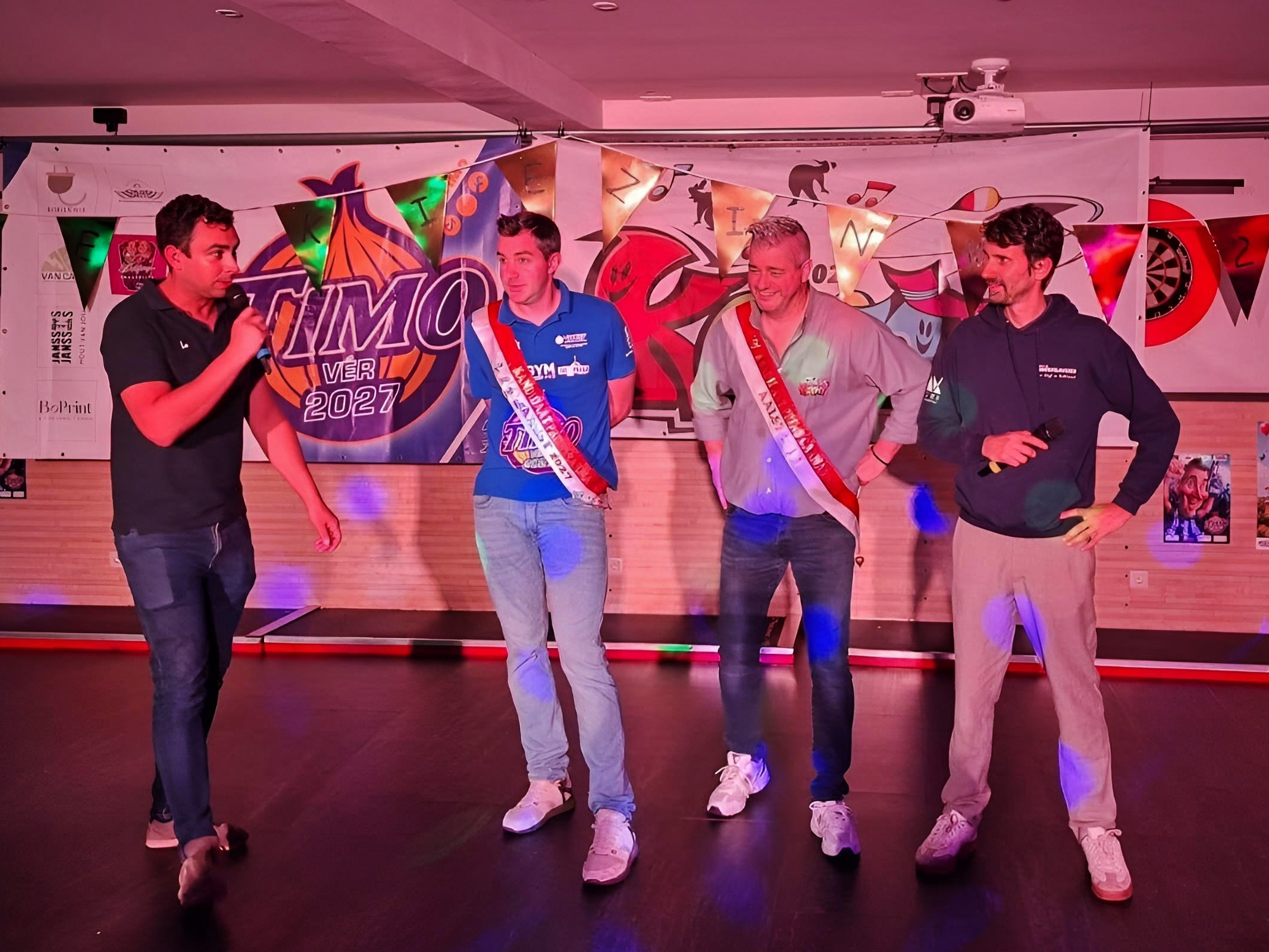 Aalst Carnaval 2027 - Timo werd 'Prins van het Volk' tijdens de Prékiezink van AKV De Zwisjelmoizen!