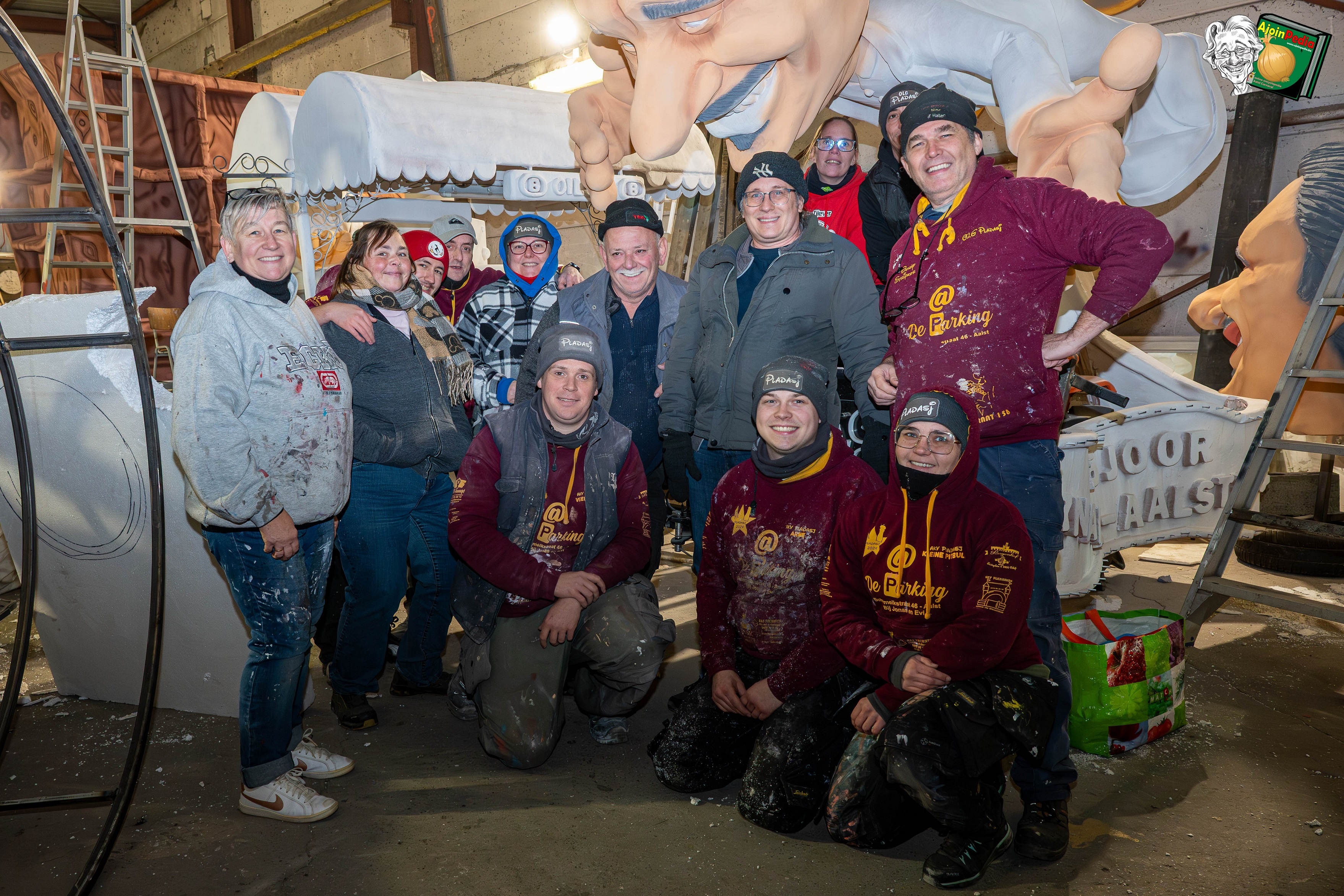 Aalst Carnaval 2026 - Stoetthema AKV Pladasj: 'Al 15 joor lank goot Carnaval Aalst Koentje me zenne blog ne gank'